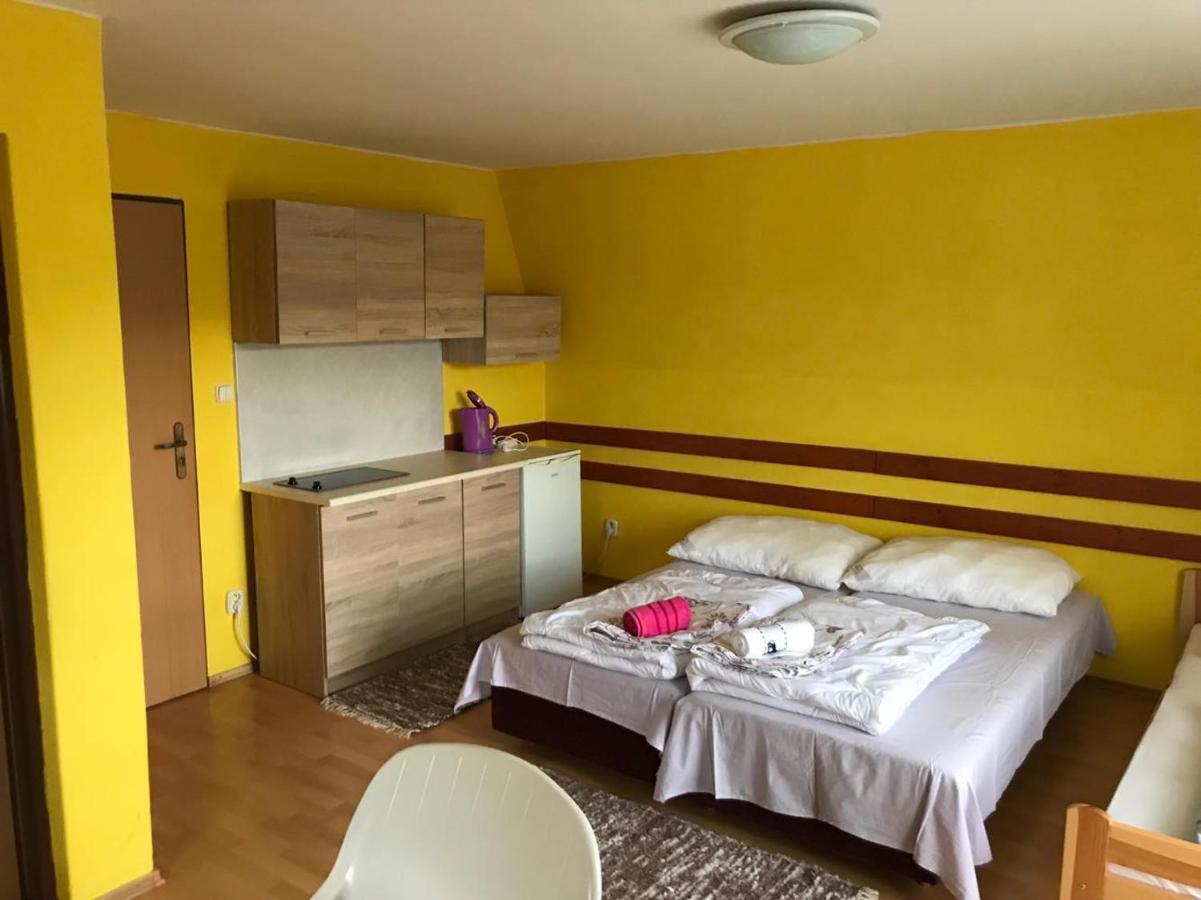 Apartmány Ingrid Bešeňová Esterno foto
