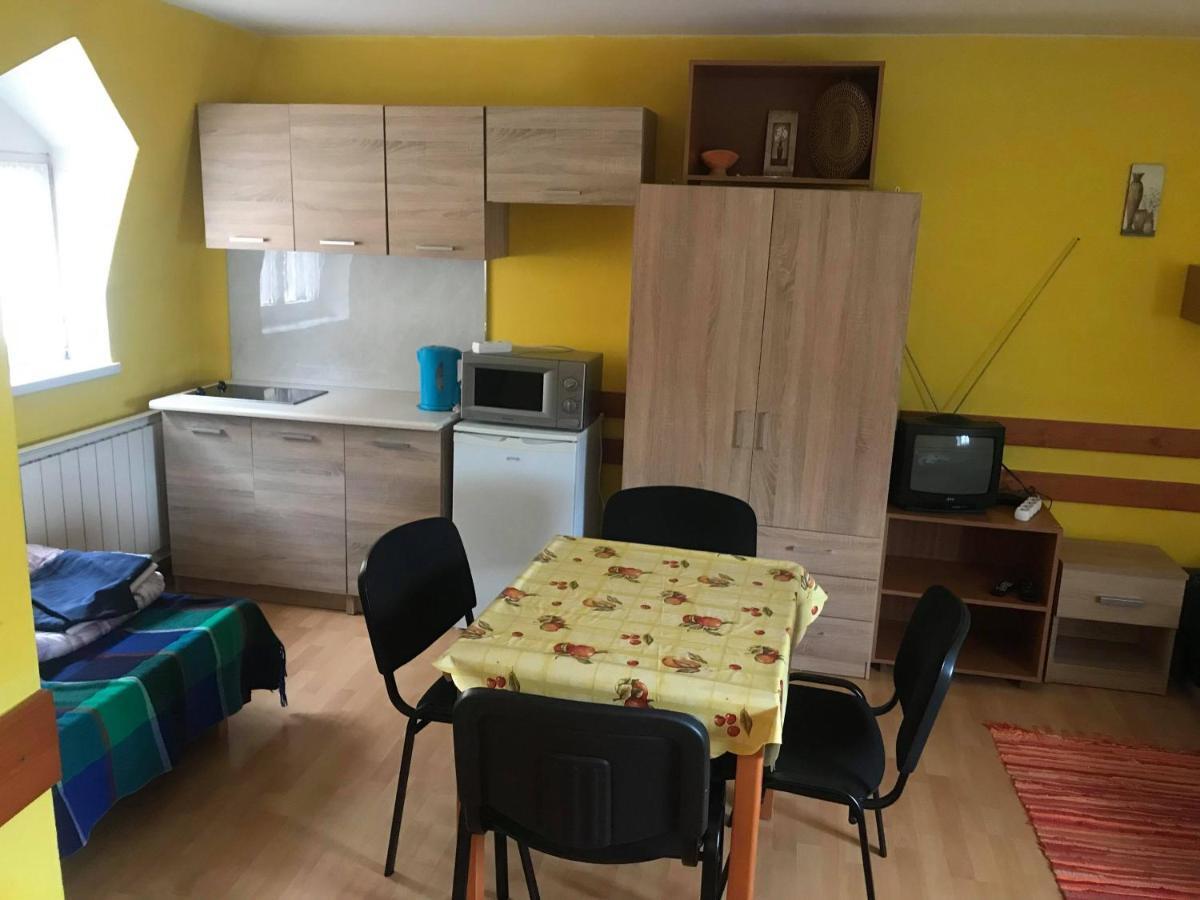 Apartmány Ingrid Bešeňová Esterno foto